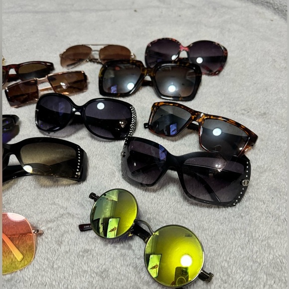 Giant Bundle of Sunglasses - Picture 9 of 11